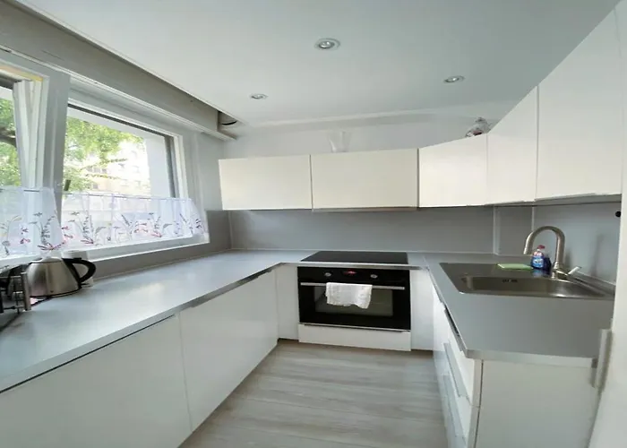 Im Zentrum Kudamm, West Berlin