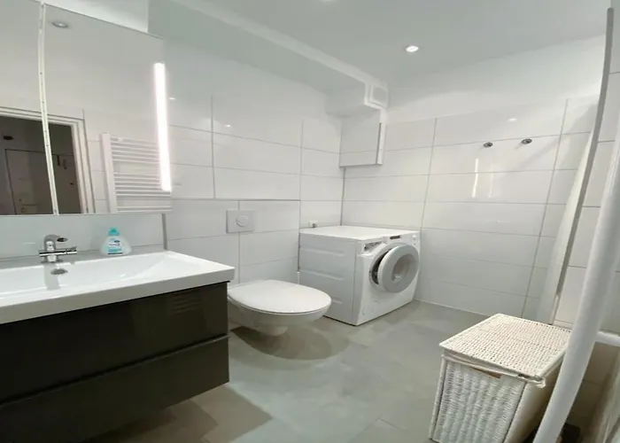 Im Zentrum Kudamm, West *